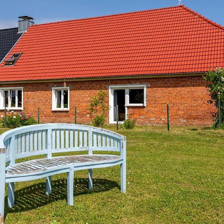 Snug Holiday Home In Divitz Spoldershagen Near Skydiving Bagian luar foto