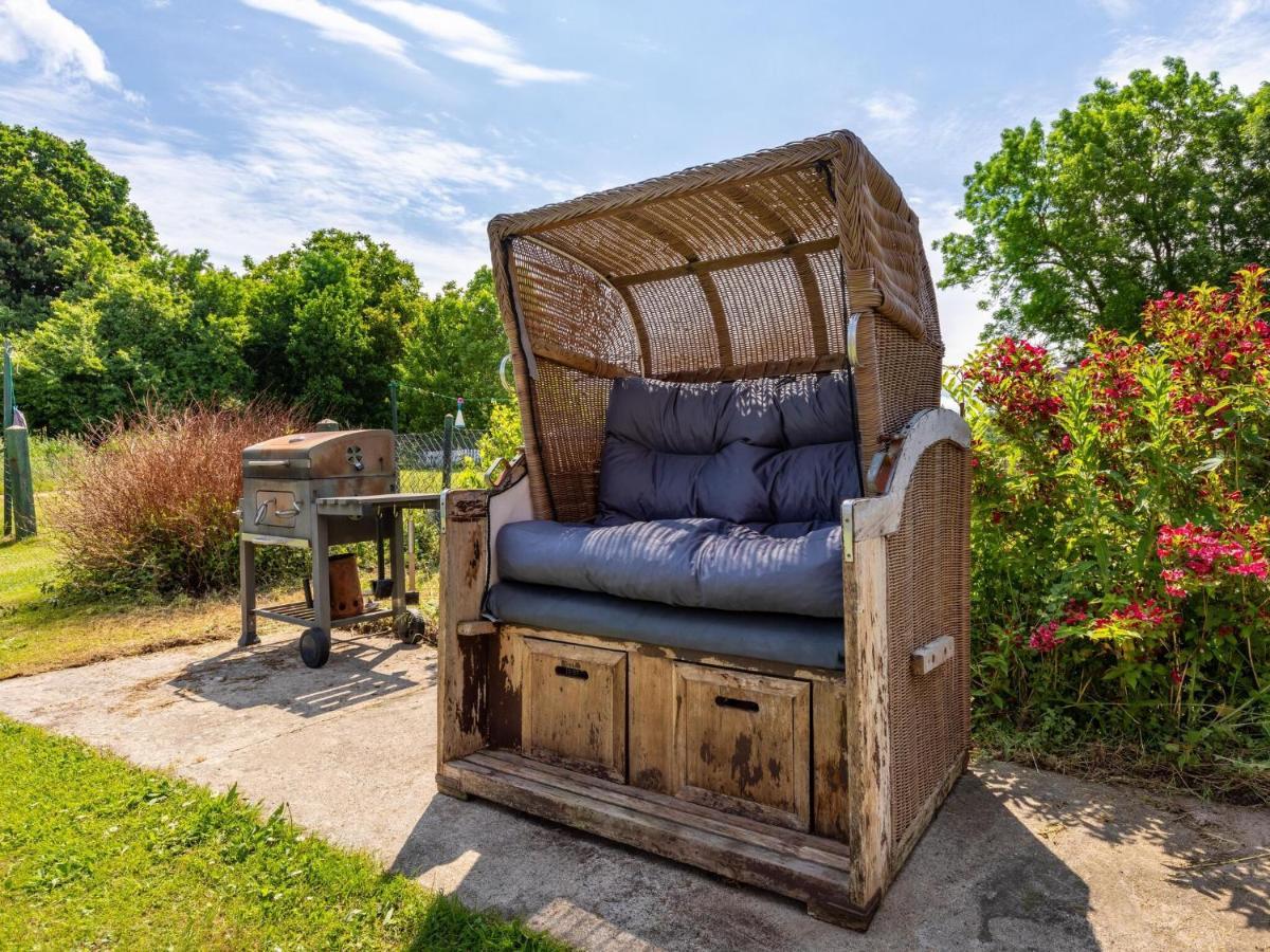 Snug Holiday Home In Divitz Spoldershagen Near Skydiving Bagian luar foto
