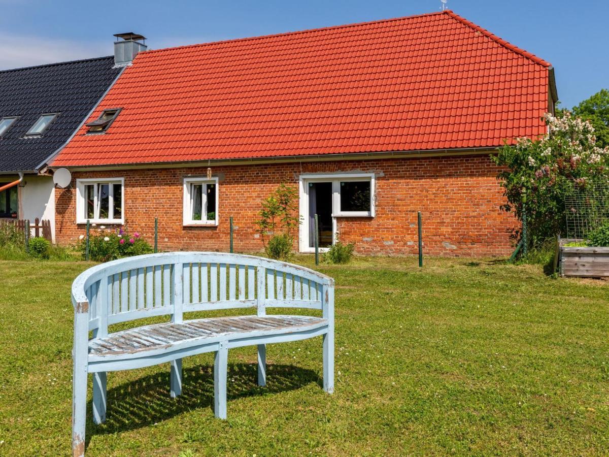 Snug Holiday Home In Divitz Spoldershagen Near Skydiving Bagian luar foto