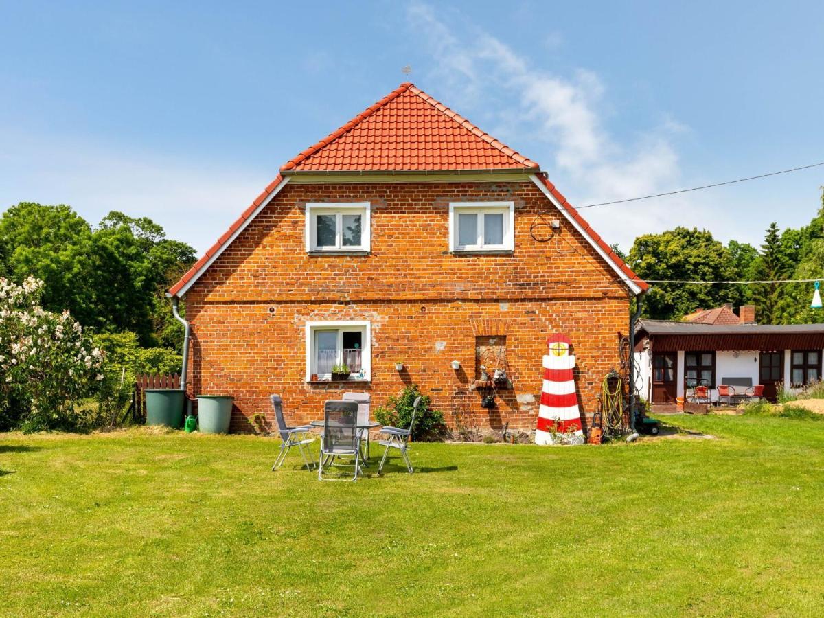 Snug Holiday Home In Divitz Spoldershagen Near Skydiving Bagian luar foto